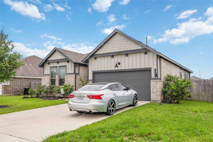 Property photo for 4606 Seabourne Landing Drive, Rosenberg, TX