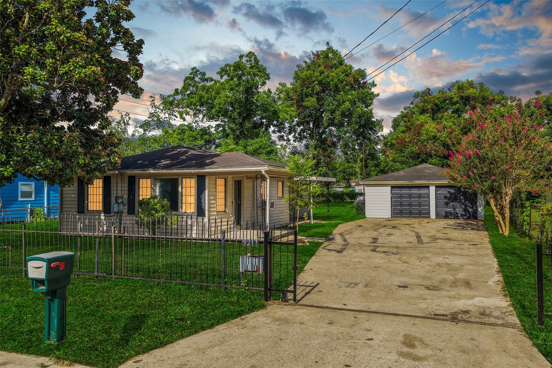 9217 Camay Drive, Houston, TX 77016