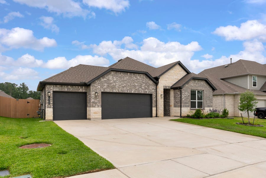 Property photo for 15220 Tattle Creek Lane, Conroe, TX