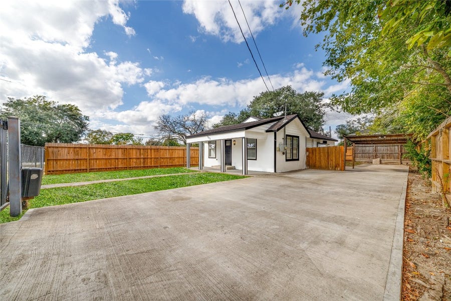 Property photo for 9201 Klondike Street, Houston, TX
