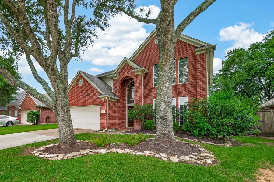 Property photo for 623 Deer Hollow Drive, Sugar Land, TX
