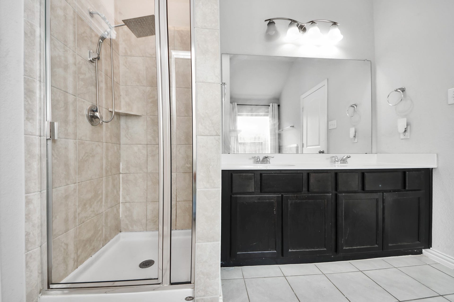 1206 Portimao Court, Crosby, TX 77532 Master Bath