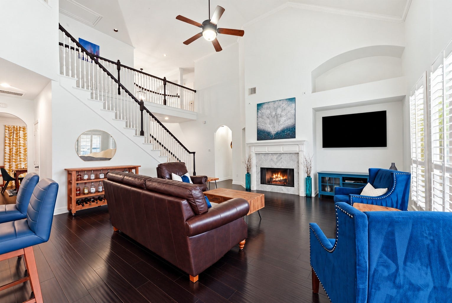 High ceilings and large living space
