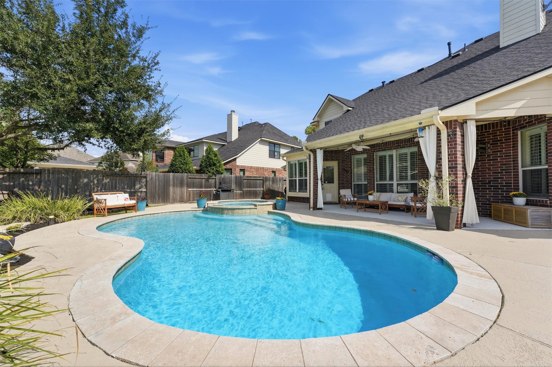 Large sparkling pool ready for any family!