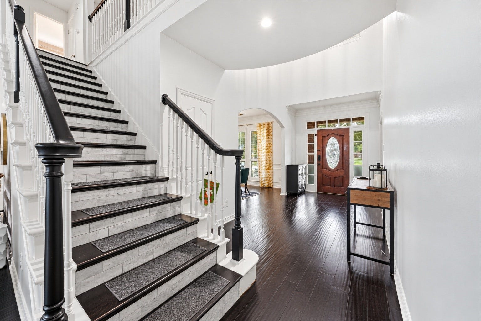 Brinmont Place entry way
