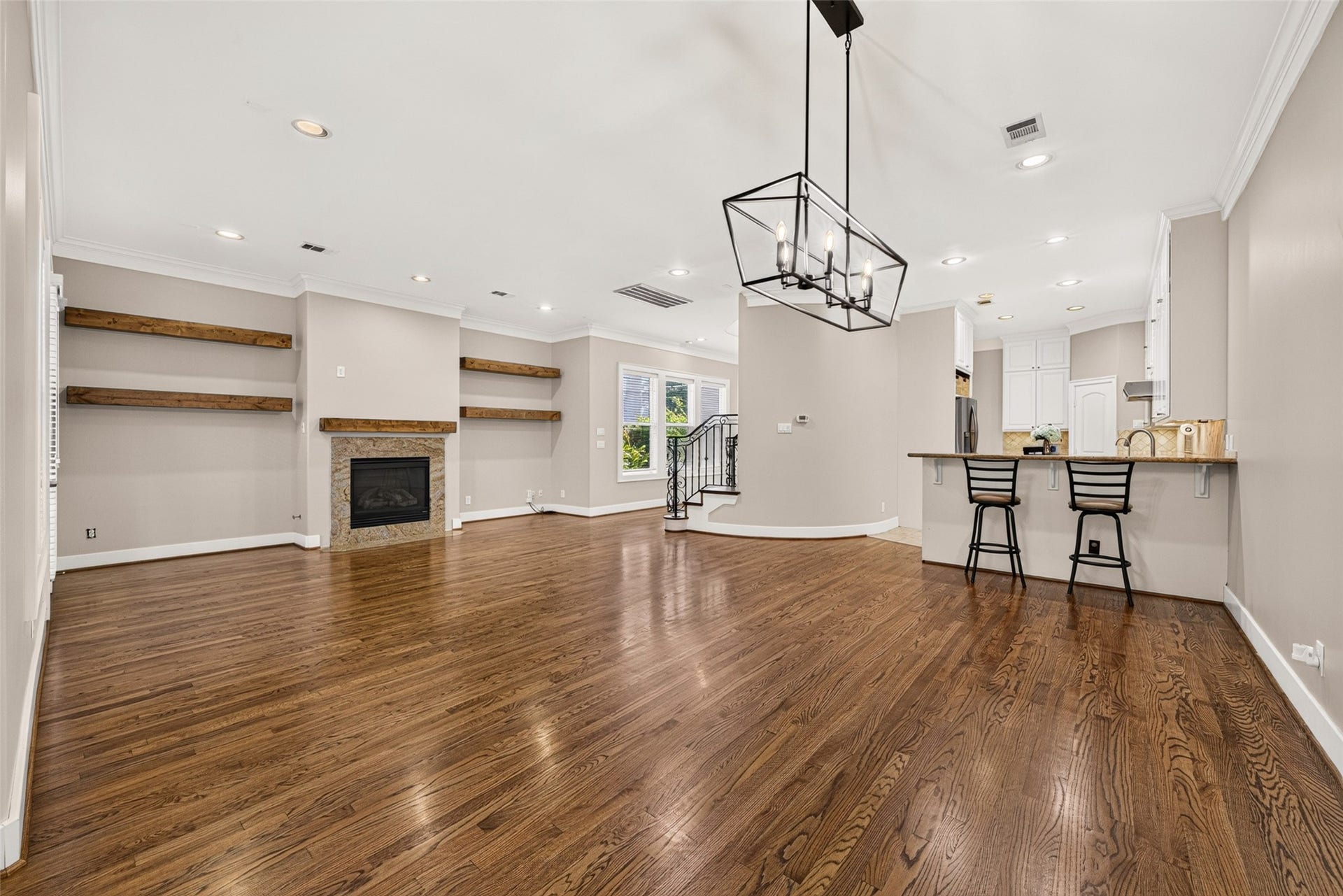 2816 Mcculloch Circle, Houston, TX 77056 2816 Mcculloch Circle, Houston, TX 77056