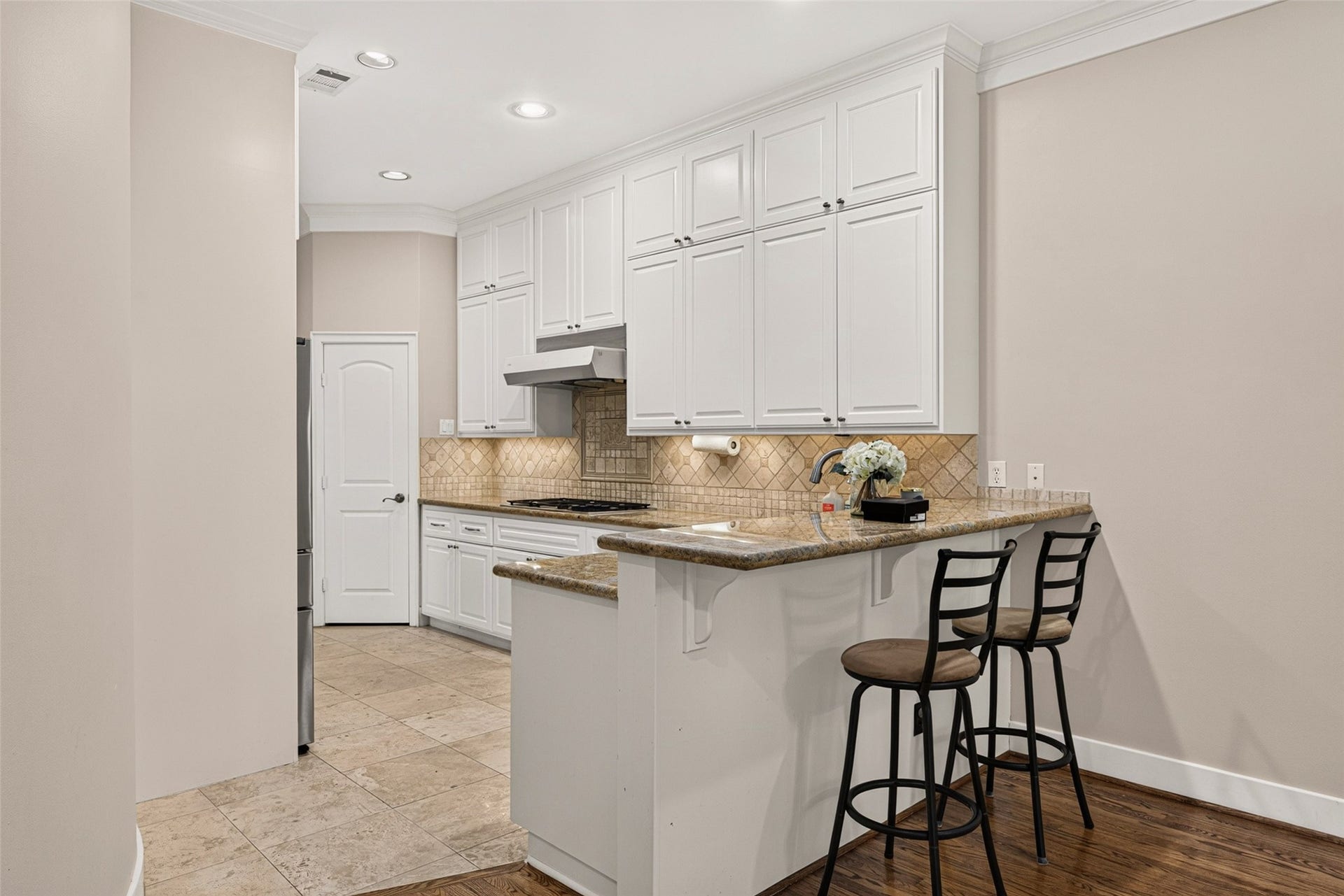 2816 Mcculloch Circle, Houston, TX 77056 2816 Mcculloch Circle, Houston, TX 77056