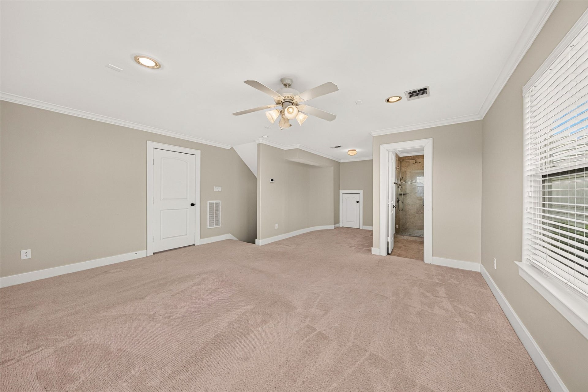 2816 Mcculloch Circle, Houston, TX 77056 The possibilities are endless