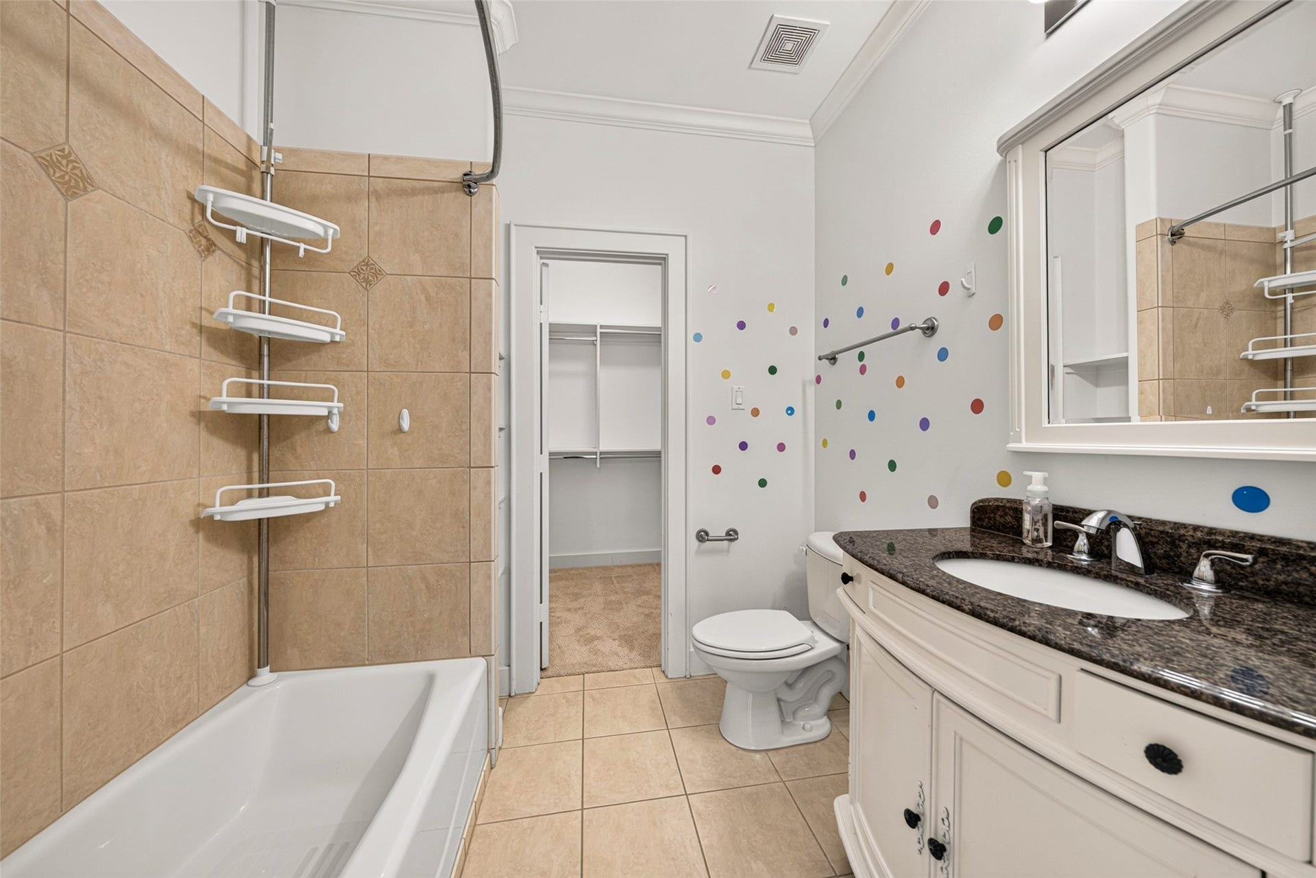2816 Mcculloch Circle, Houston, TX 77056 Secondary bathroom ensuite