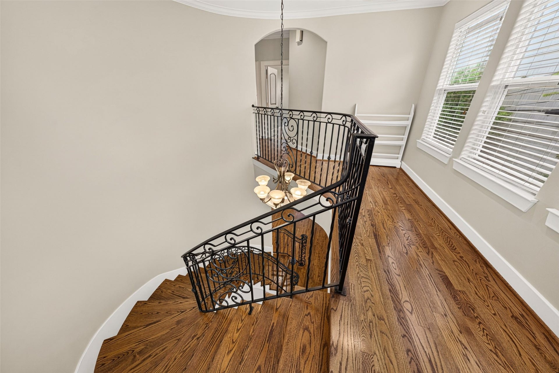 2816 Mcculloch Circle, Houston, TX 77056 2816 Mcculloch Circle, Houston, TX 77056