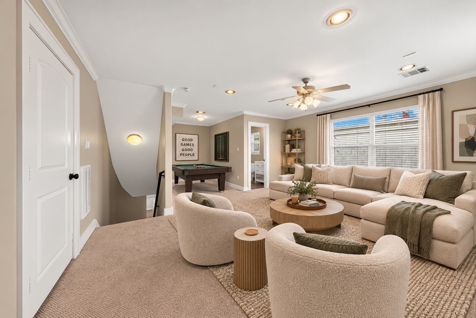 2816 Mcculloch Circle, Houston, TX 77056 Virtually staged photo. Furniture and decor shown are digitally added.