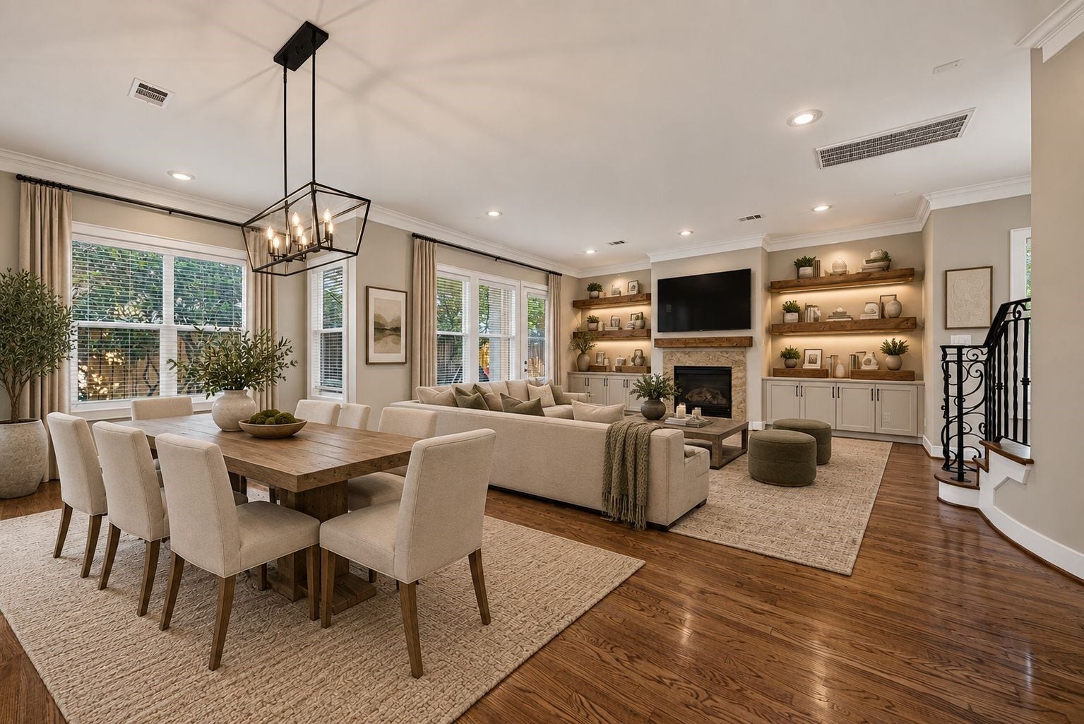 2816 Mcculloch Circle, Houston, TX 77056 Virtually staged photo. Furniture and decor shown are digitally added.