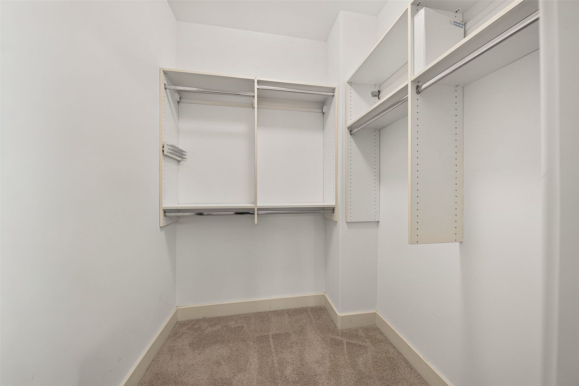 2816 Mcculloch Circle, Houston, TX 77056 Secondary closet