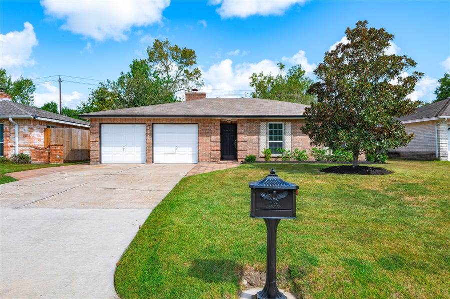 Property photo for 16735 Townes Road, Friendswood, TX