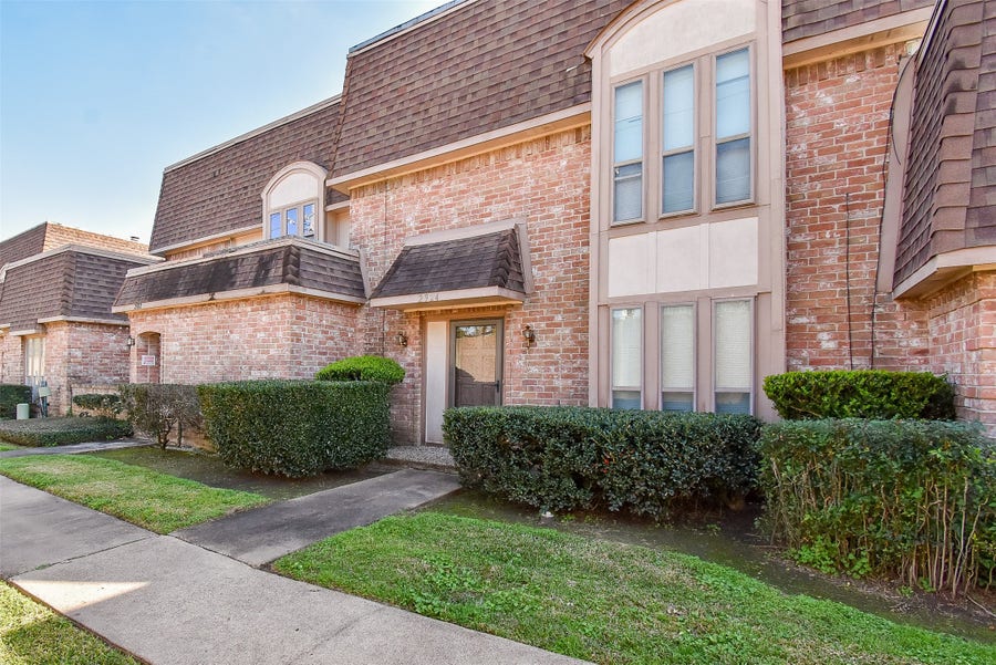 Property photo for 2924 Camelot Lane, Missouri City, TX