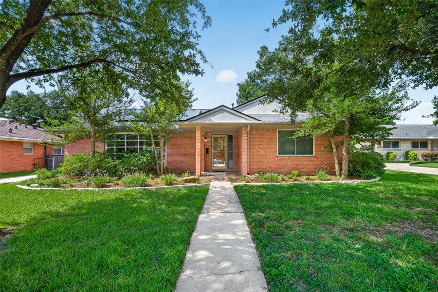 Property photo for 2202 Viking Drive, Houston, TX