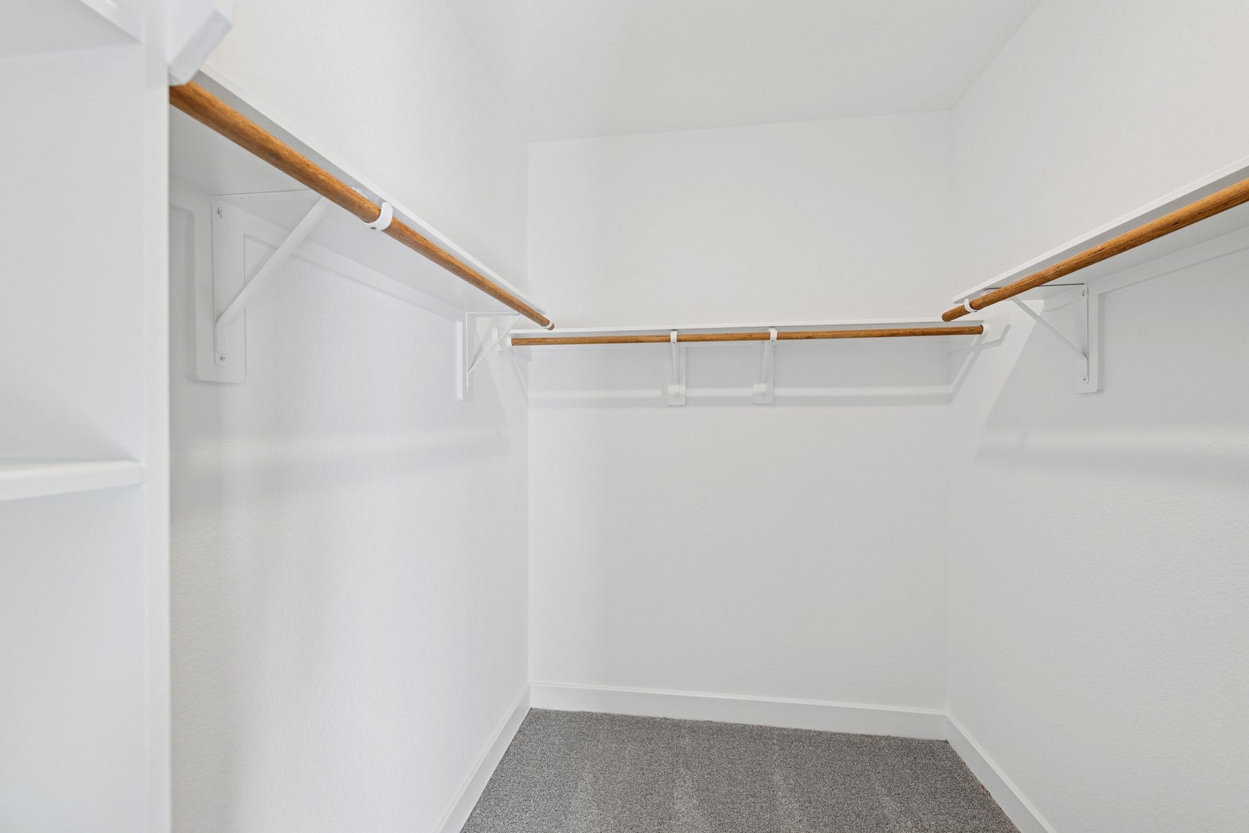 3032 Poplar Bluff Road, Magnolia, TX 77363 Primary walk-in closet (*Photo not of actual home and used for illustration purposes only.)