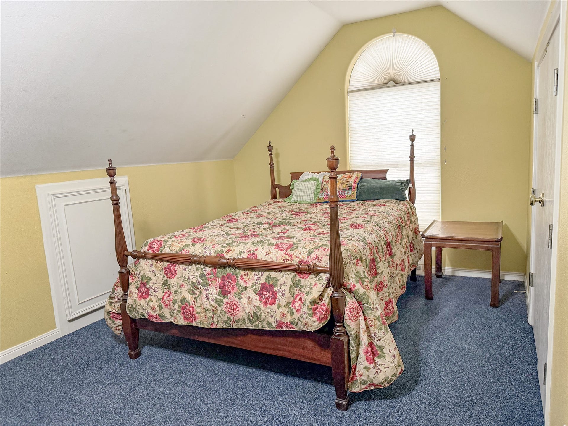 134 Dove Trail, Richwood, TX 77531 Versatile upstairs space offering flexibility as a bedroom, study, or bonus room, complete with a private bathroom featuring a stand-up shower.