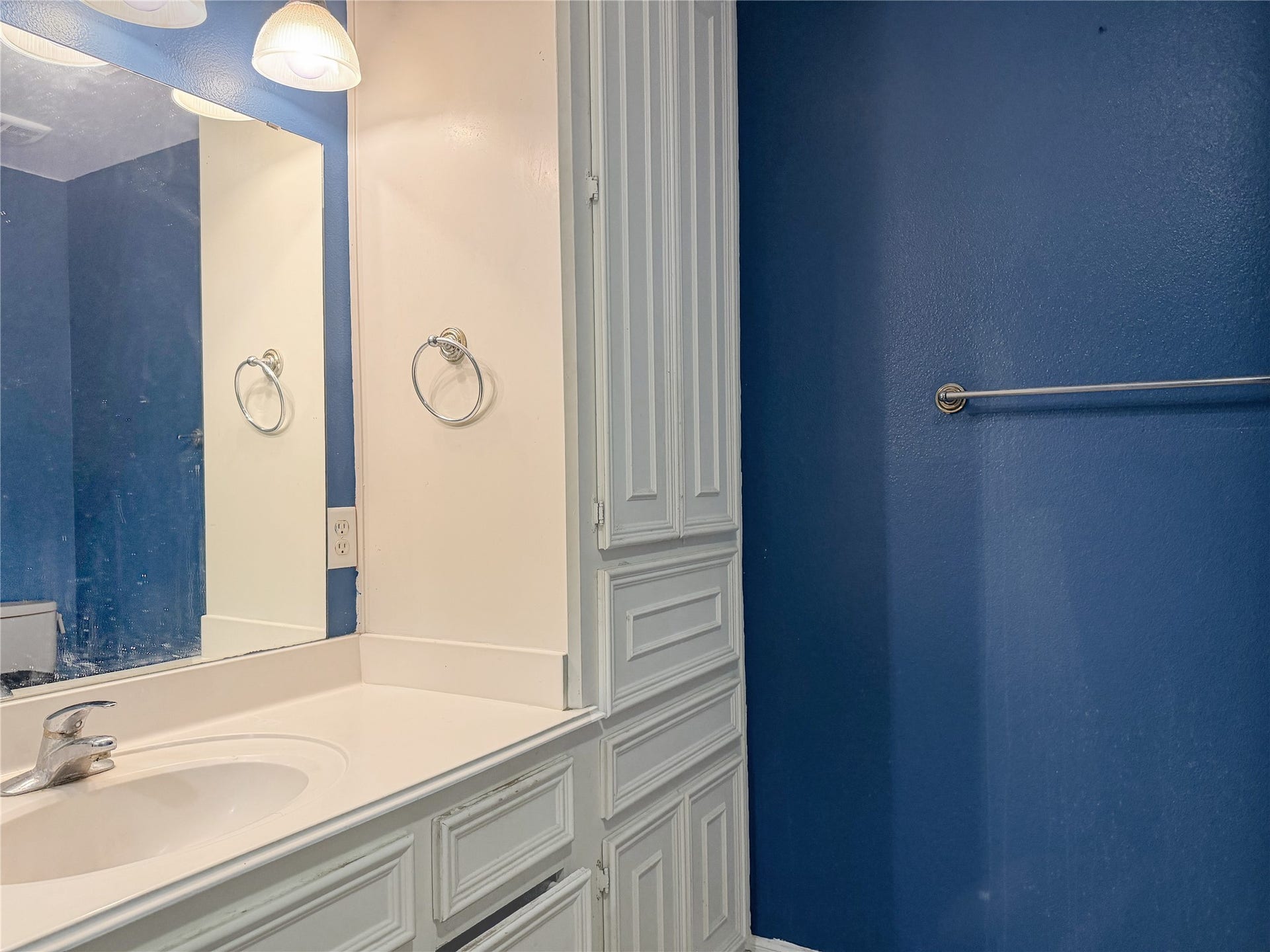 134 Dove Trail, Richwood, TX 77531 Additional bathroom featuring convenient storage, ample counter space, and a functional layout for everyday use.