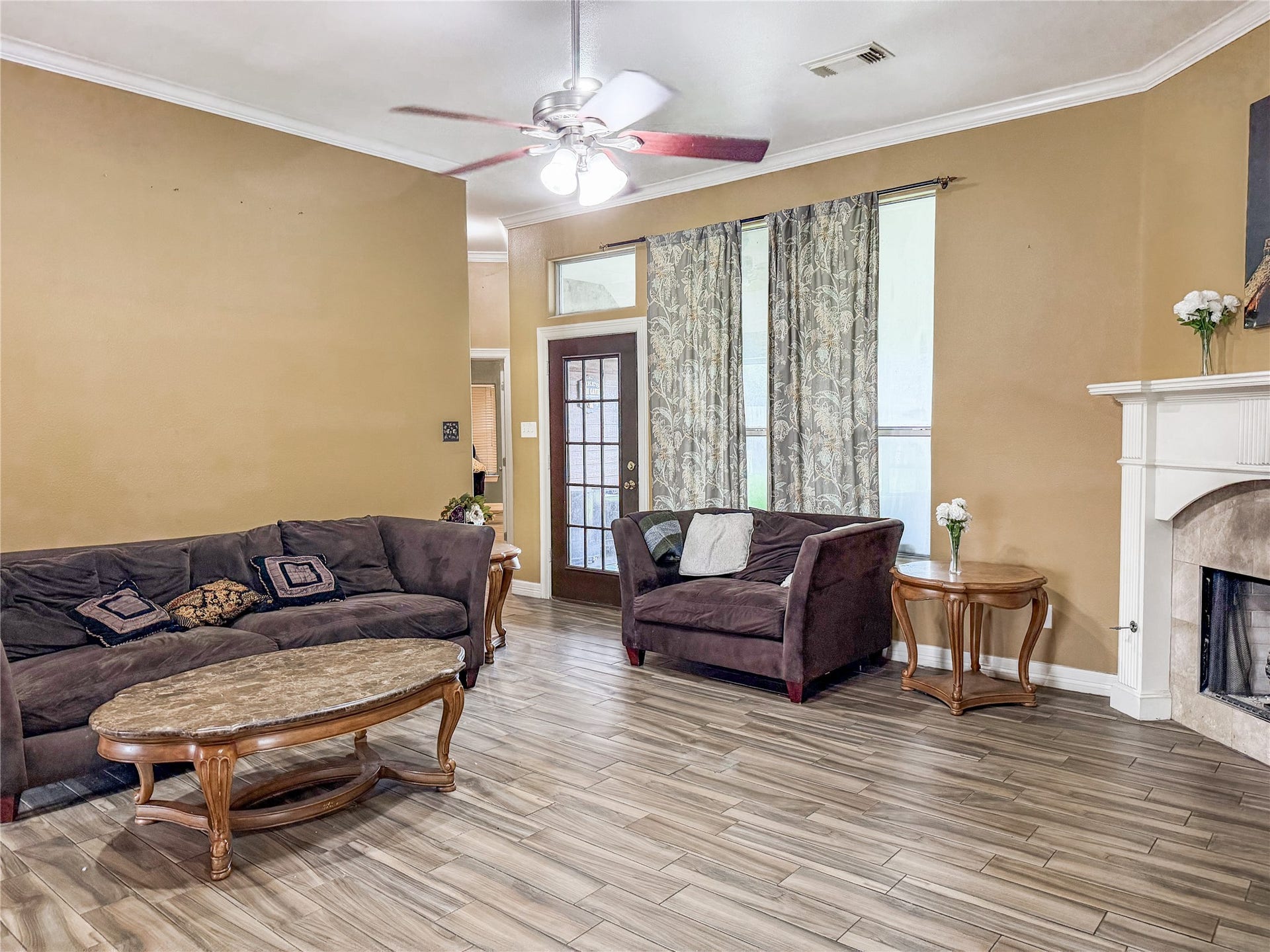 134 Dove Trail, Richwood, TX 77531 Inviting family room with plenty of room for seating and an easy flow to the surrounding living areas.