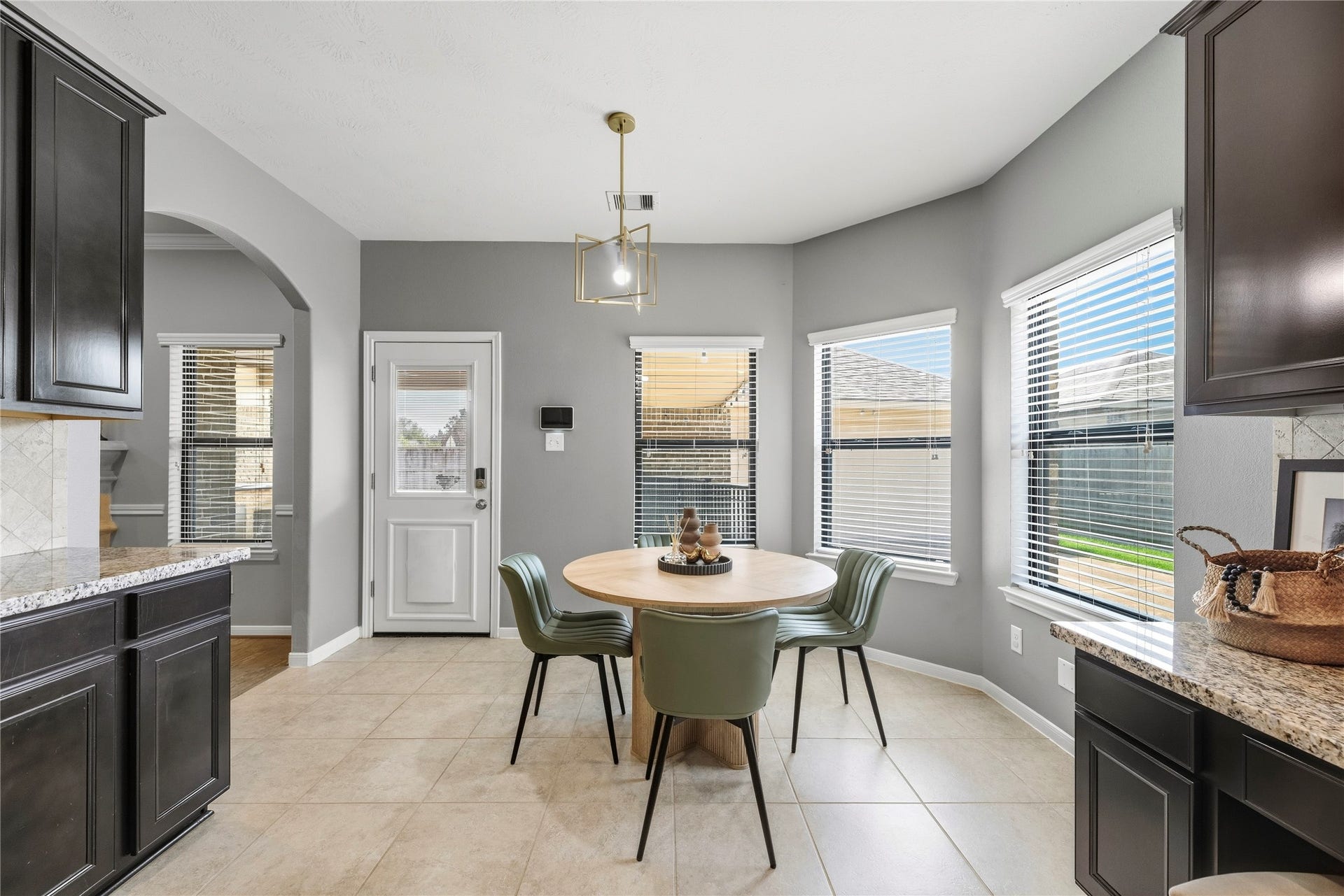 26819 Rockwood Park Lane, Cypress, TX 77433 Light and bright breakfast area.