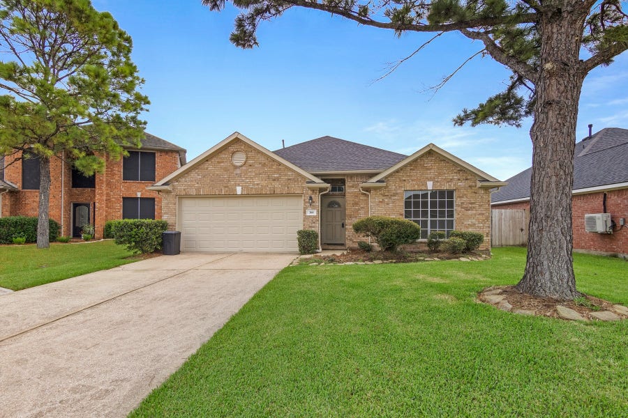 Property photo for 300 Spencer Landing E, La Porte, TX