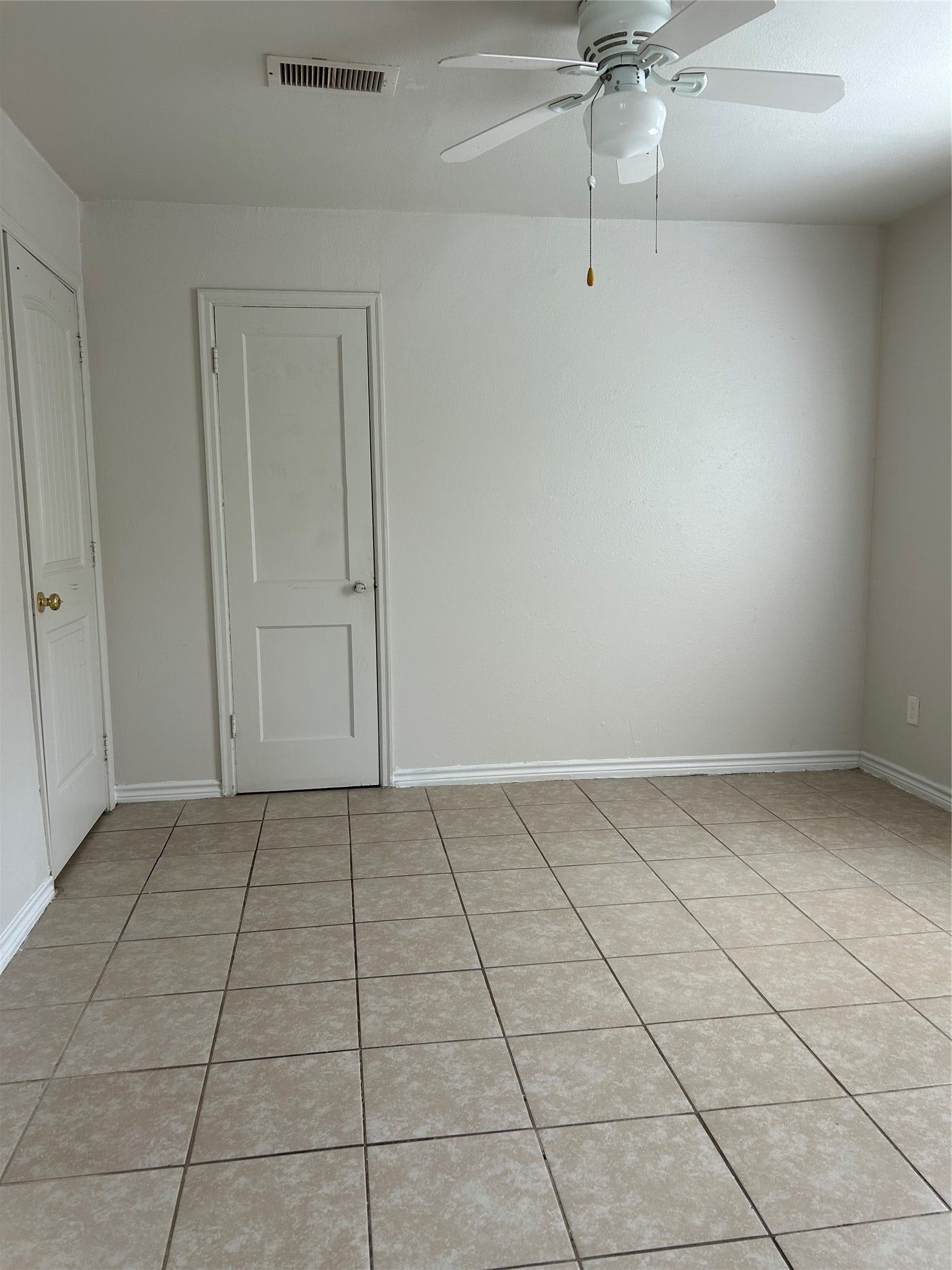 708 Zoe Street, Houston, TX 77020 Another view of Bedroom 2.