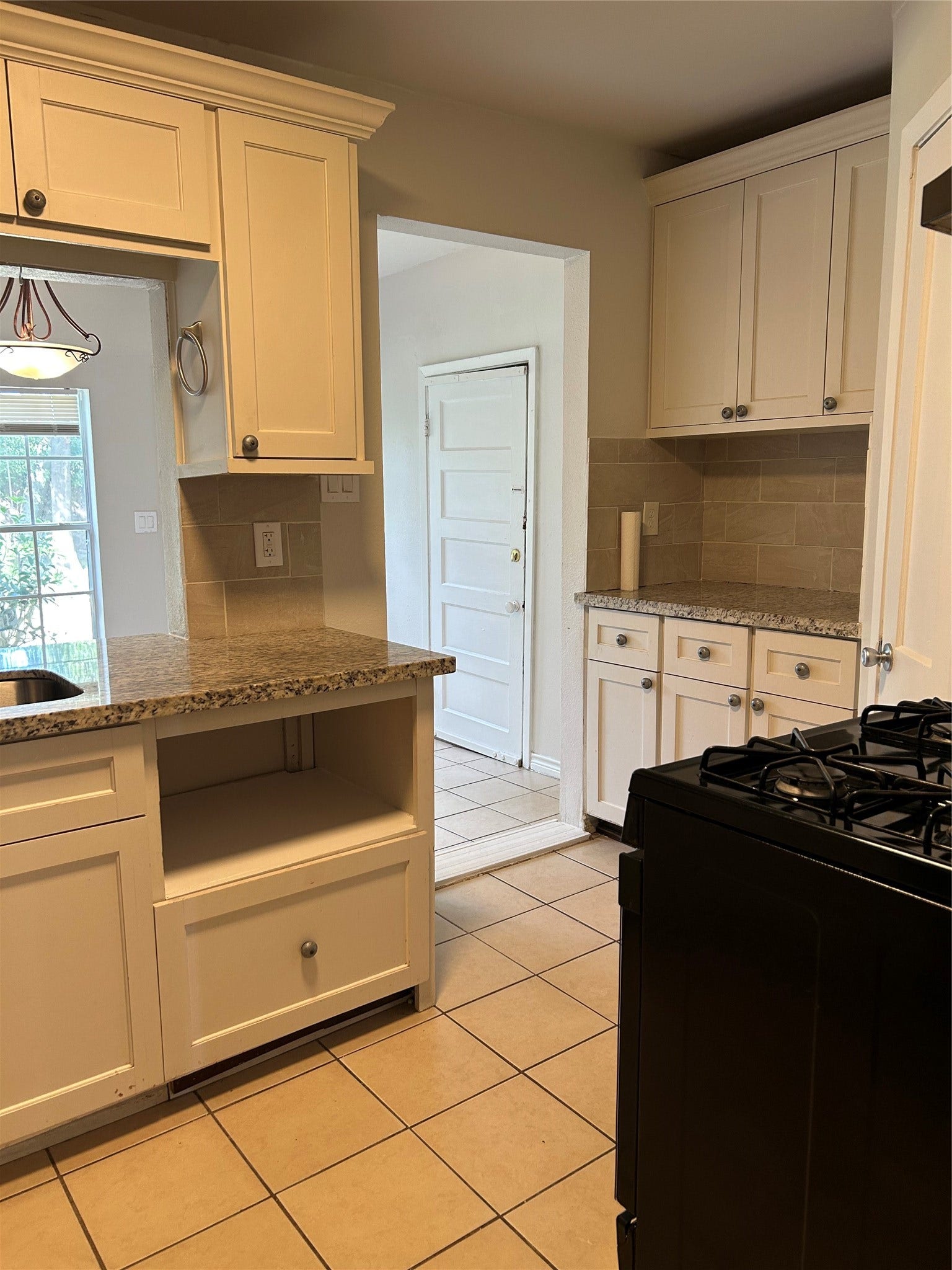 708 Zoe Street, Houston, TX 77020 Kitchen