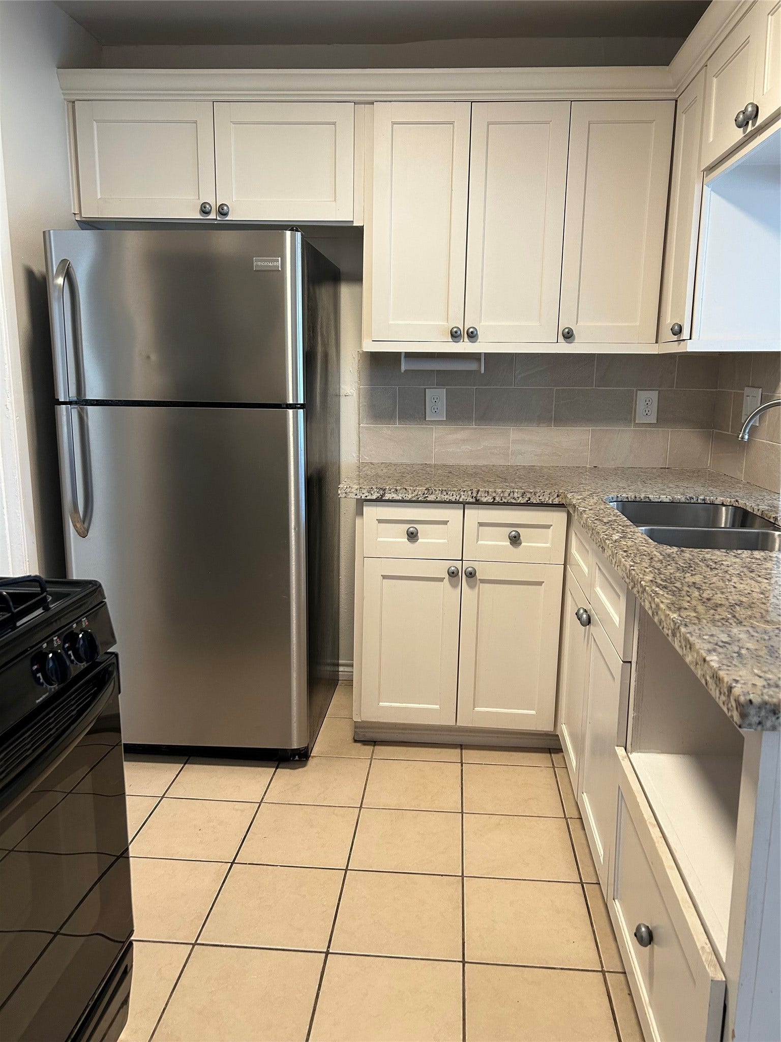 708 Zoe Street, Houston, TX 77020 Kitchen