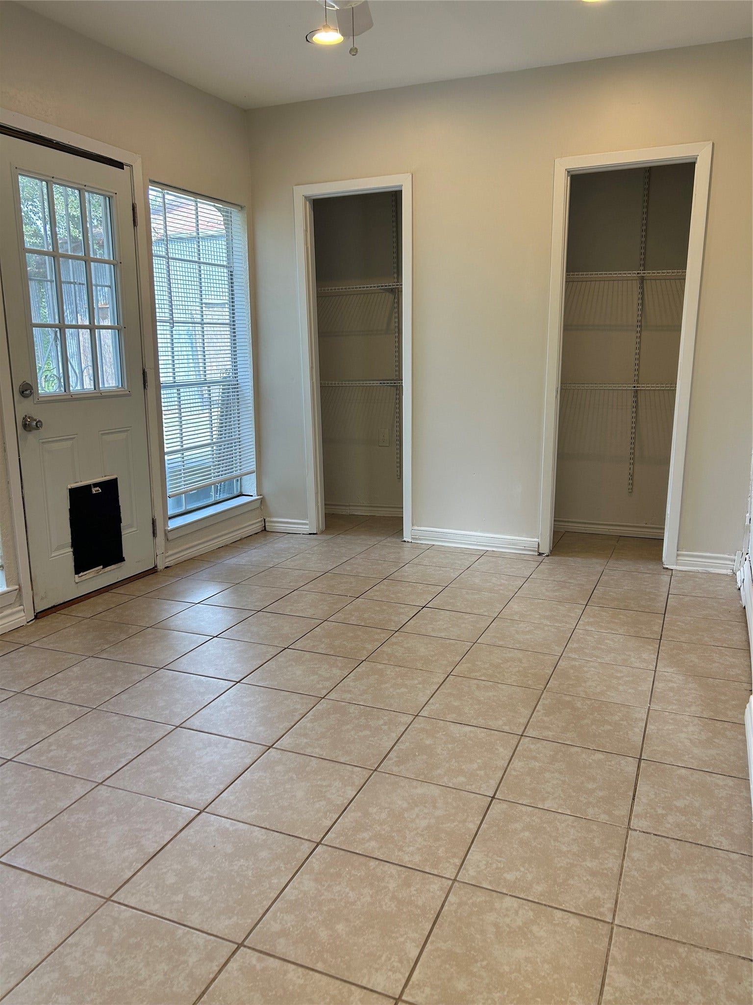 708 Zoe Street, Houston, TX 77020 Another view of Bedroom 3. Door leads to back yard.