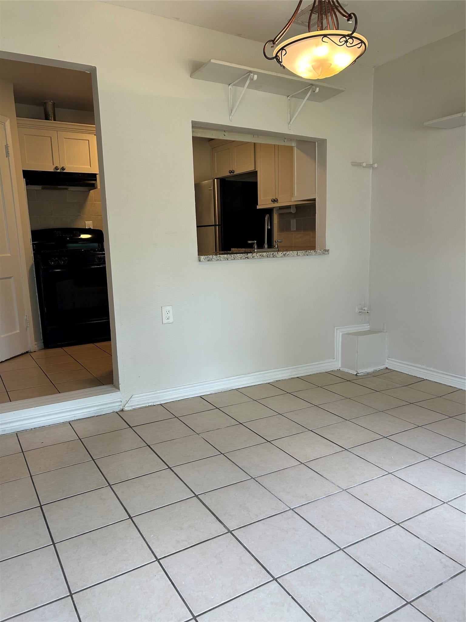 708 Zoe Street, Houston, TX 77020 Dining Room with opening to Kitchen