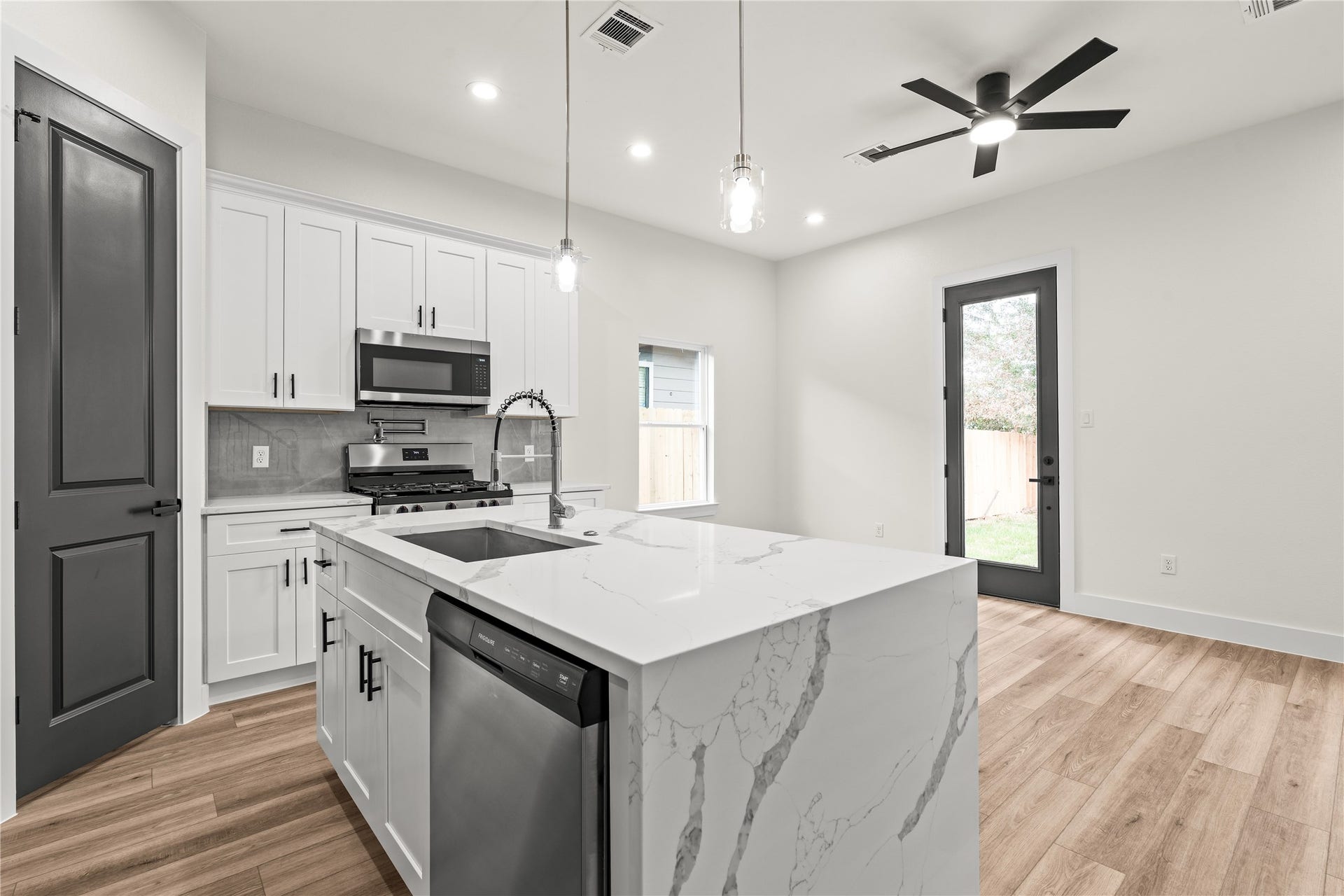 4521 Newberry Street, Houston, TX 77051 Light-filled culinary space spacious island seating bar, gas range setup, and direct flow out to the private backyard.