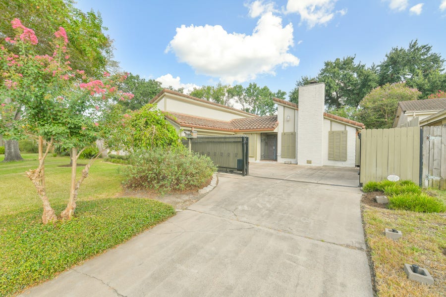 Property photo for 6103 Gallant Forest Drive, Houston, TX
