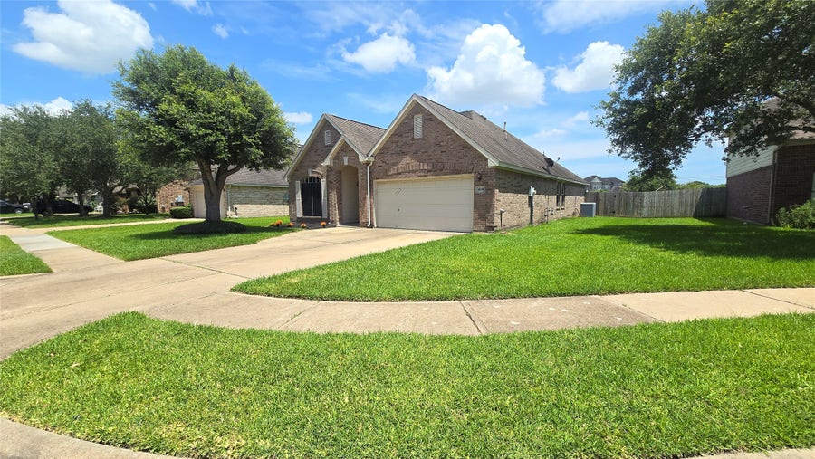 Property photo for 4109 Oak Point Drive, Pearland, TX
