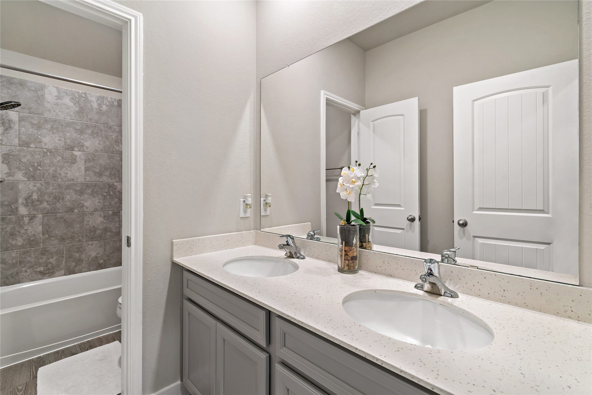 Second Full bathroom upstairs