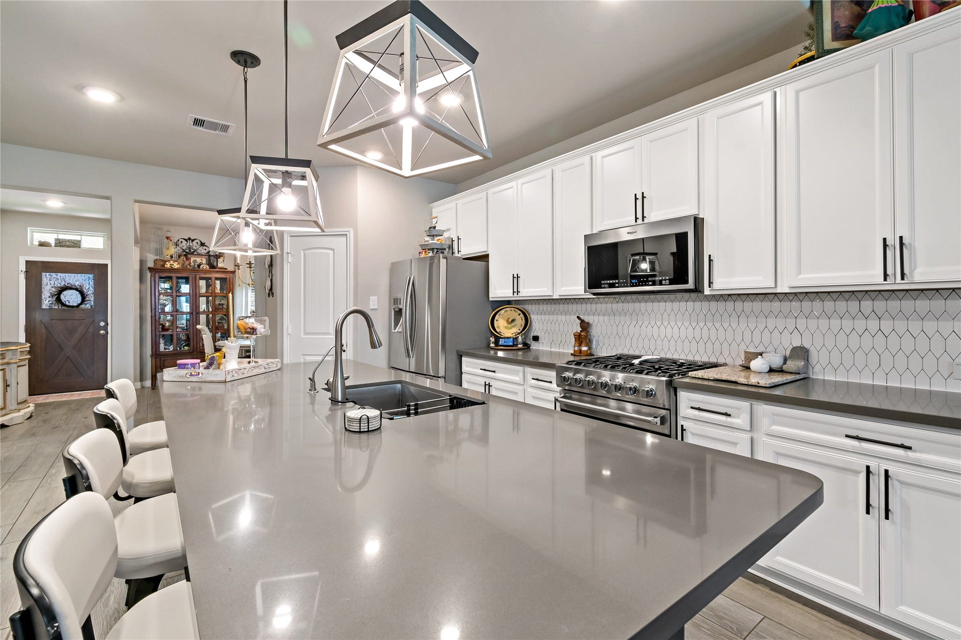 Kitchen /oversized island