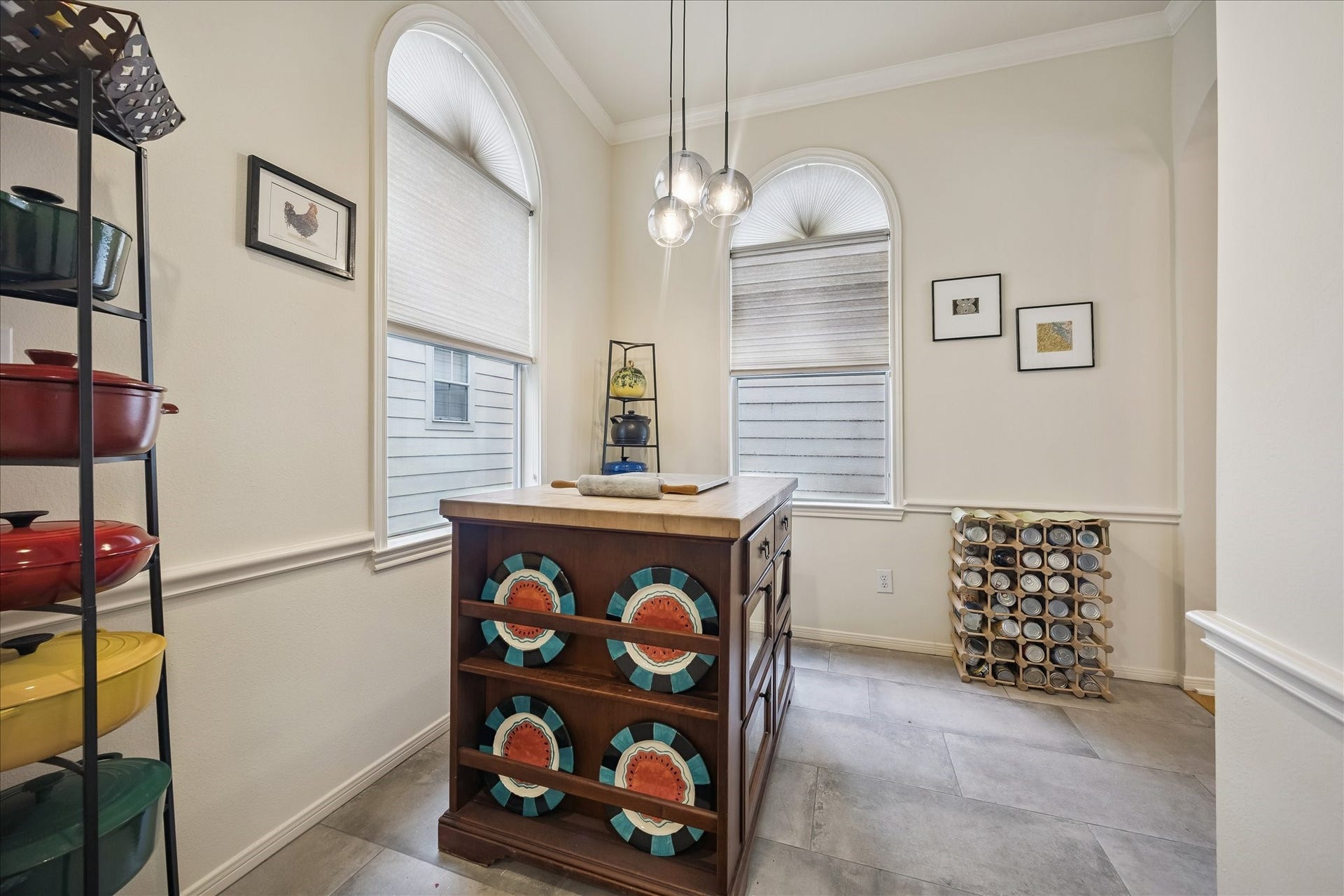 5213 Blossom Street, #A, Houston, TX 77007 This is the Breakfast area where the owner has a floating island. Great windows for your breakfast table.