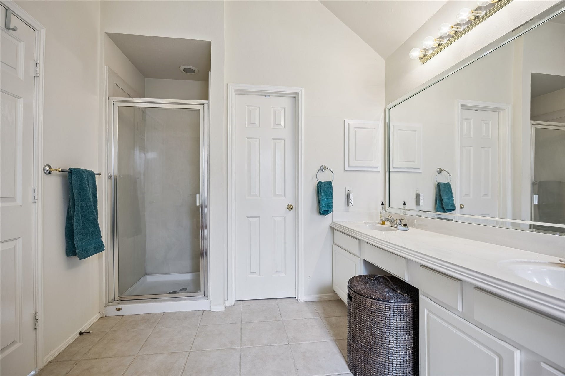 5213 Blossom Street, #A, Houston, TX 77007 Separate shower in the Primary Bathroom