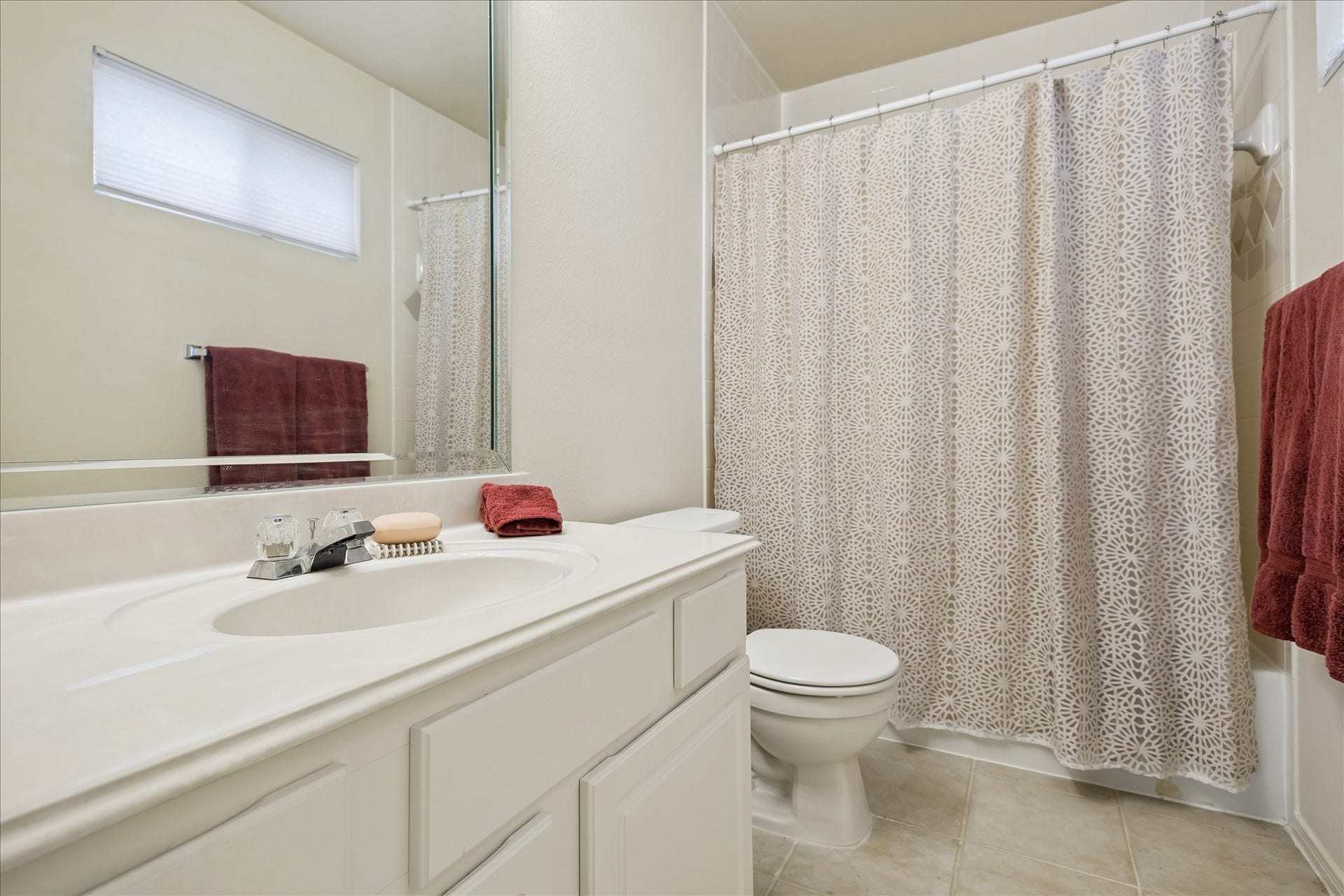5213 Blossom Street, #A, Houston, TX 77007 This is the ensuite full bathroom of the 1st floor bedroom.