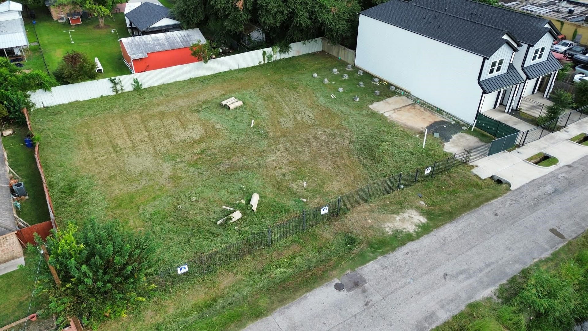 5518 Cortlandt Street, Houston, TX 77076 COMPOUND DEAL!! FINISHED PATIO HOMES AND LAND READY TO BUILD !!