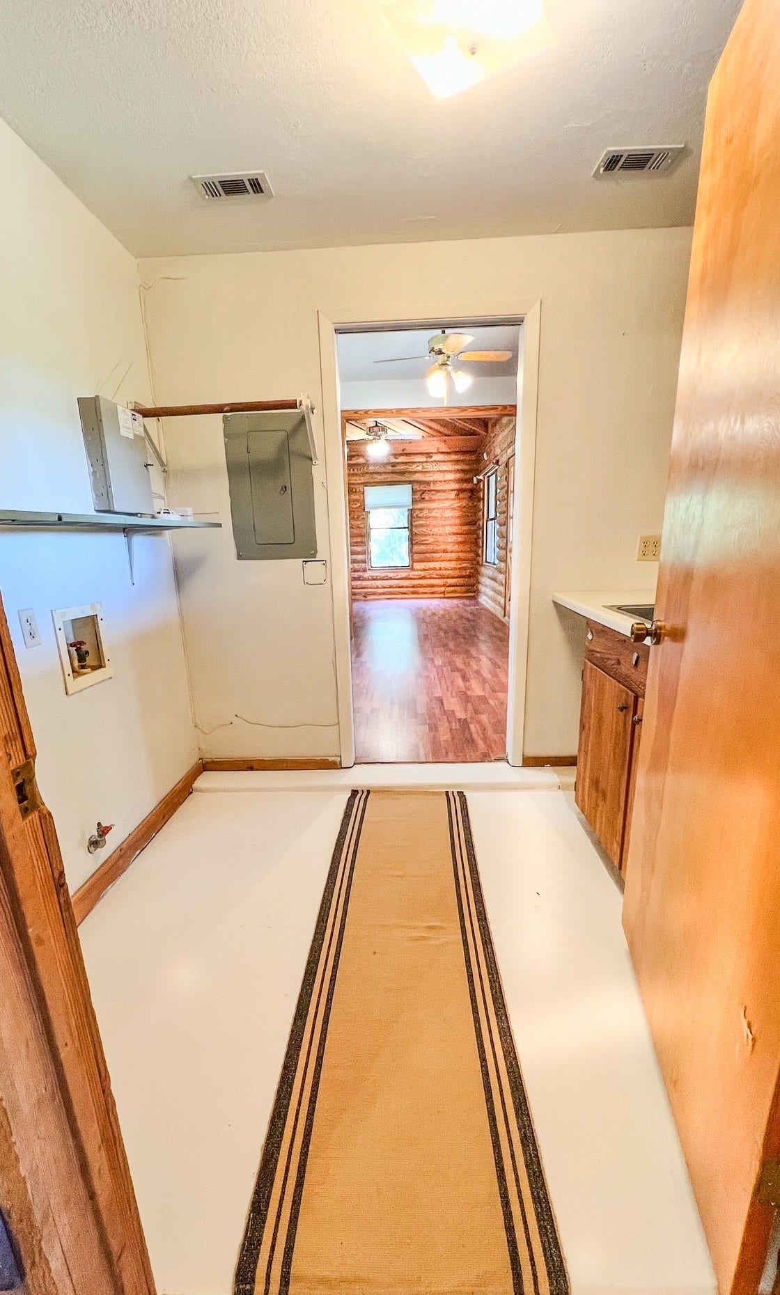 605 Clayton Street, Dayton, TX 77535 Laundry Room