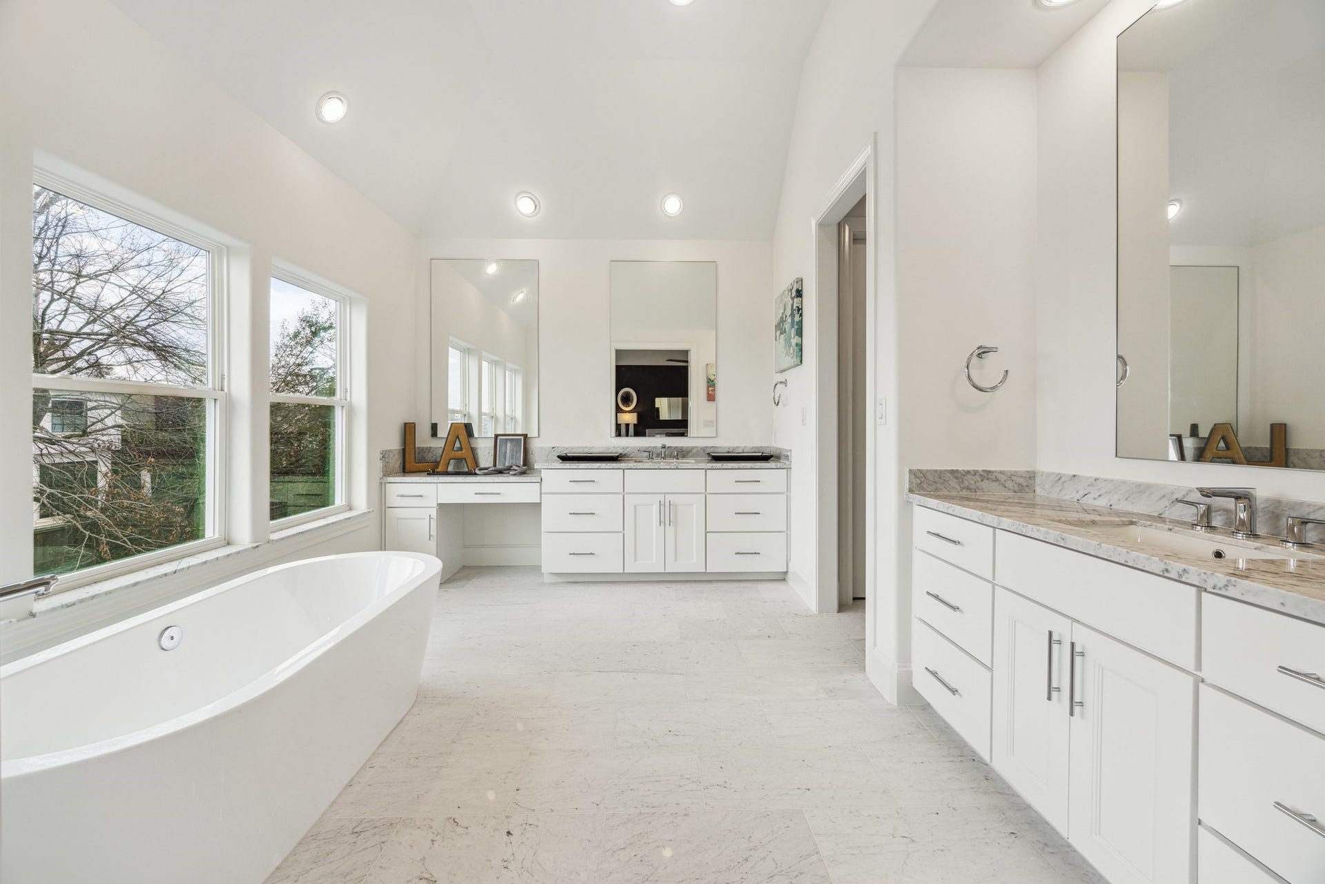 4300 Darsey Street, Bellaire, TX 77401 Representative primary bathroom photo from one of builder's previous homes.