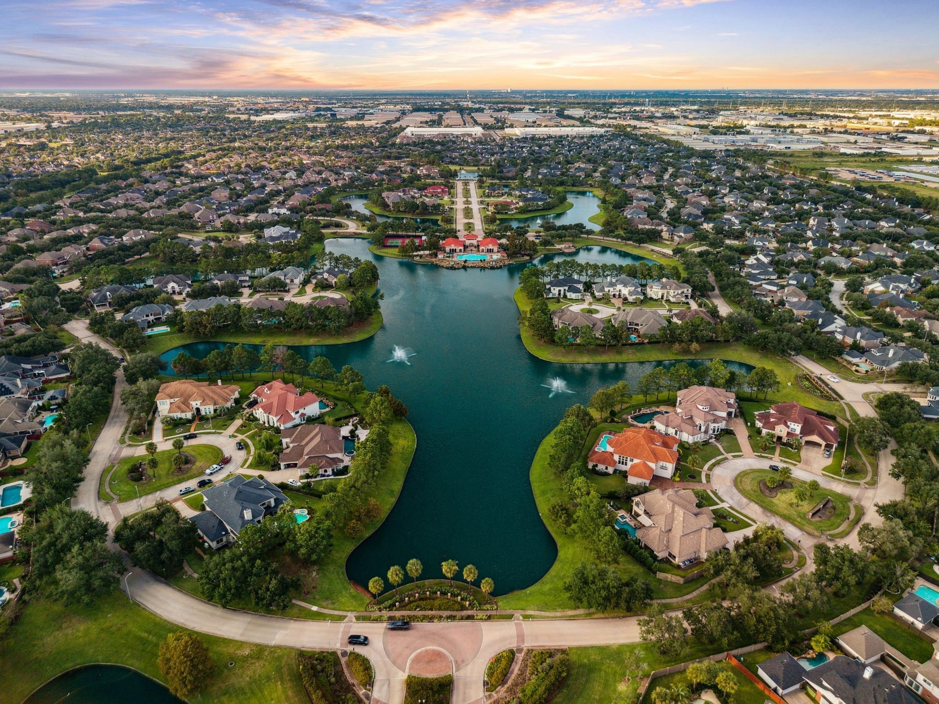 Lakes on Eldridge North is gated and guarded w/ a 24-hour manned gate. Convenient access to I-10, 290, & Beltway 8. Close to the Energy Corridor and just a short drive to City Centre. Bus pickup is available to Awty International, British, and Village Schools.