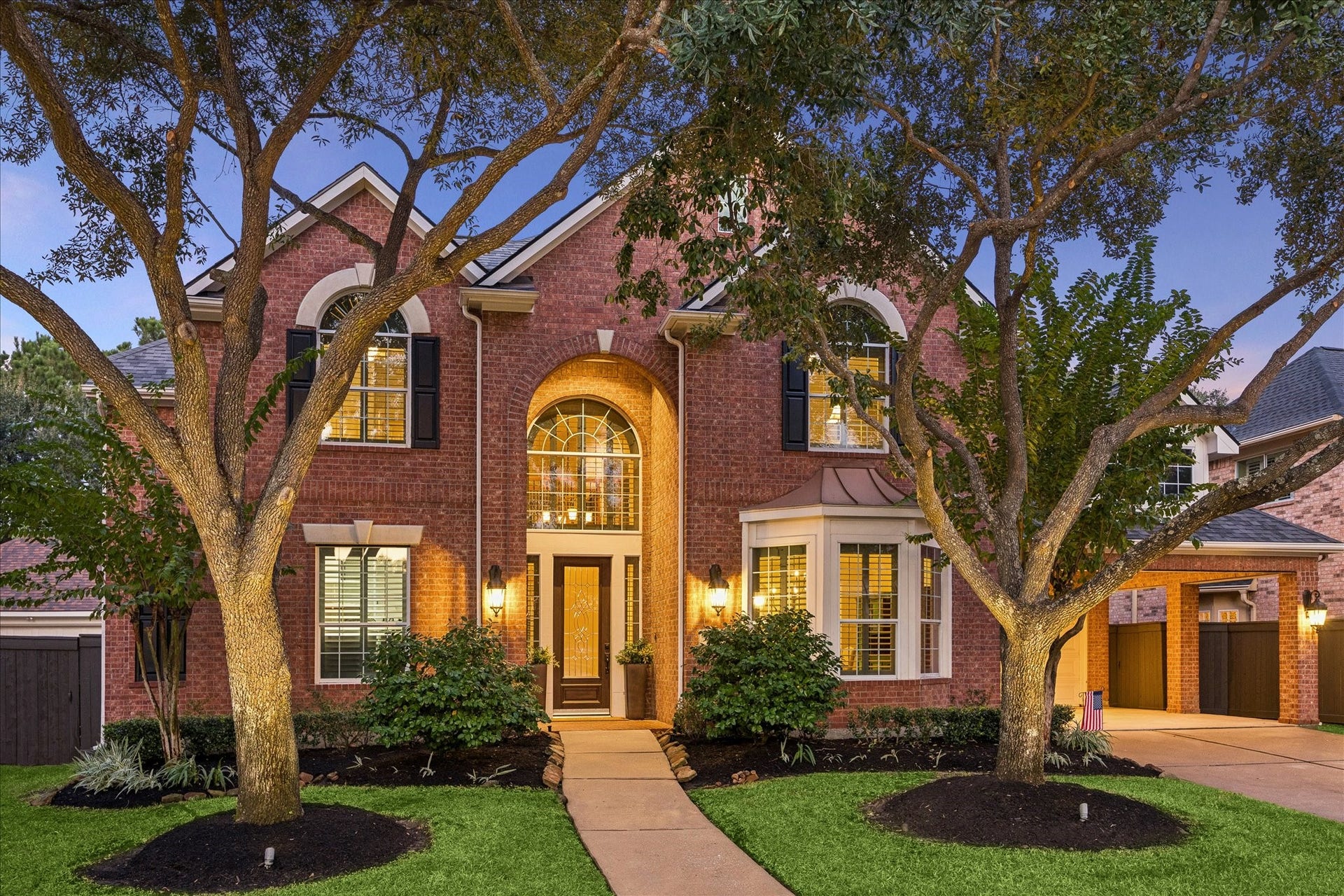Welcome to this beautiful home featuring a sparkling pool and peaceful greenbelt backdrop in gated Lakes on Eldridge North.