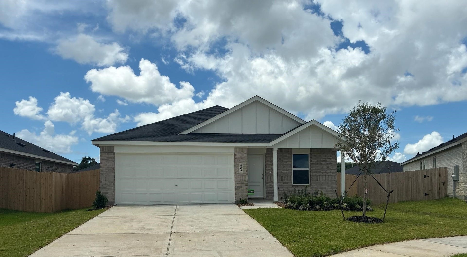 402 Emma Street, Angleton, TX 77515