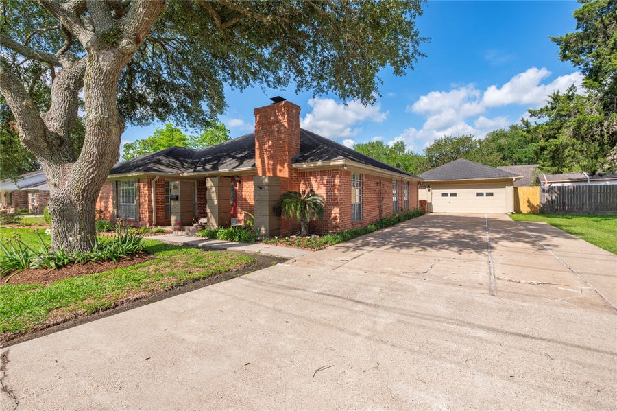 Property photo for 1604 S Hill Street, Alvin, TX