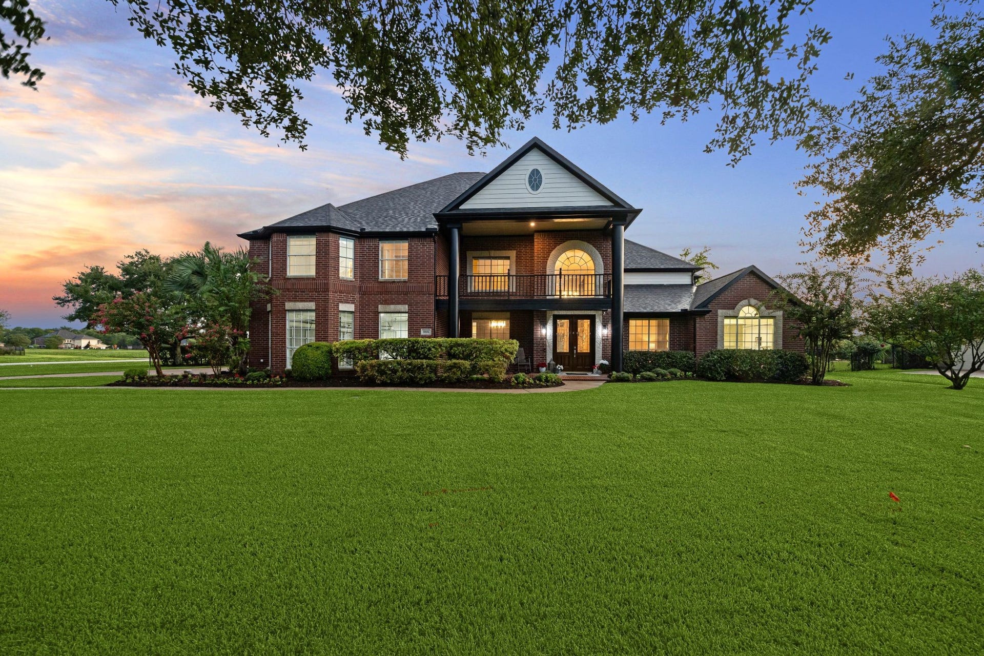 8826 Crown Jewel Drive, Richmond, TX 77469 Experience luxurious lakefront living in Royal Lake Estates, where tranquility meets convenience just minutes from Sugar Land and Richmond's vibrant amenities.