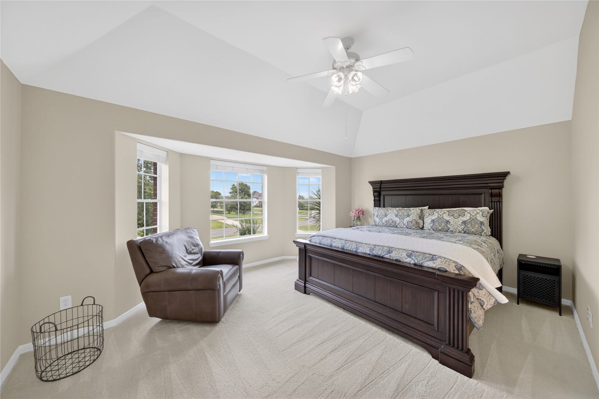 8826 Crown Jewel Drive, Richmond, TX 77469 Each bedroom features a dedicated closet for quick and simple storage of clothing, shoes, and accessories.