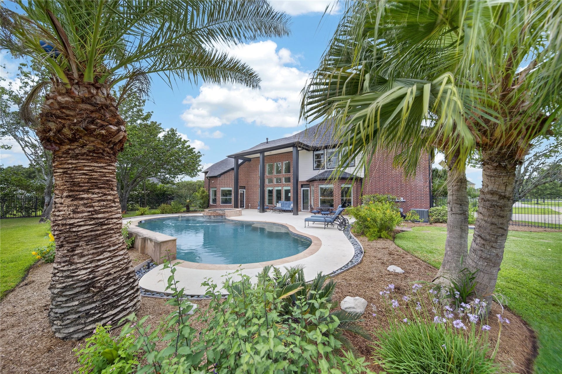 8826 Crown Jewel Drive, Richmond, TX 77469 As the afternoon heats up or the night approaches, admire the unsurpassed view of the awe-inspiring backyard and patio.
