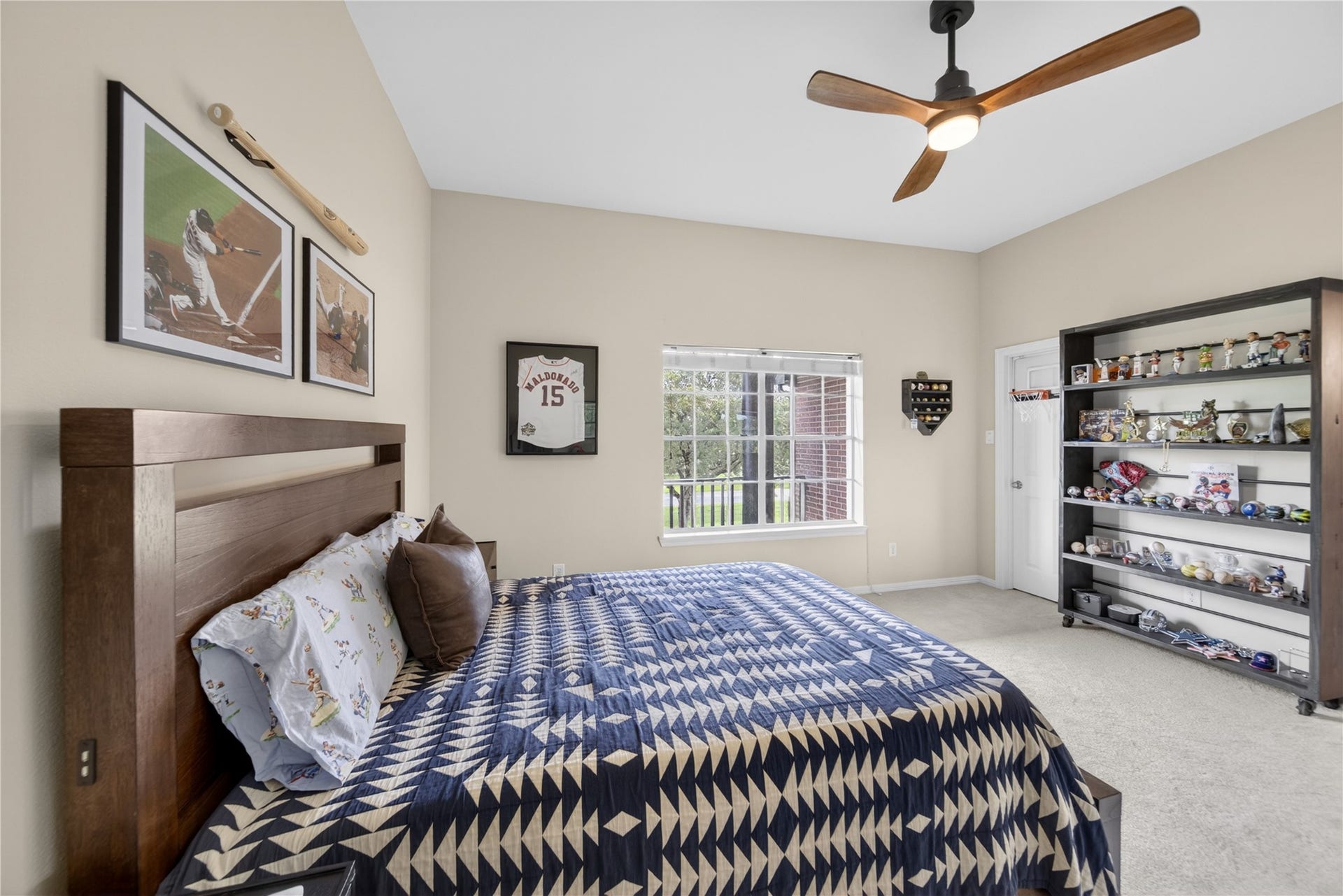 8826 Crown Jewel Drive, Richmond, TX 77469 Whether a tiny princess or a little prince, every child would enjoy having such an attractive and big bedroom. Soft carpet ensures safe play, while the ceiling fan keeps them cool and happy.